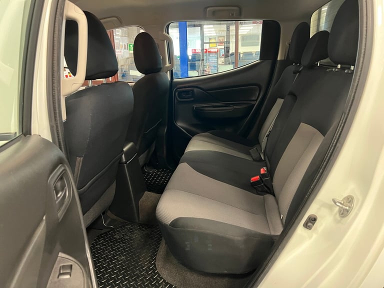 2020 Mitsubishi L200 4LIFE 2.3DI-D 150PS 4X4 DOUBLE CAB PICK UP C/W REAR PRO TOP (EURO 6) PICK UP...