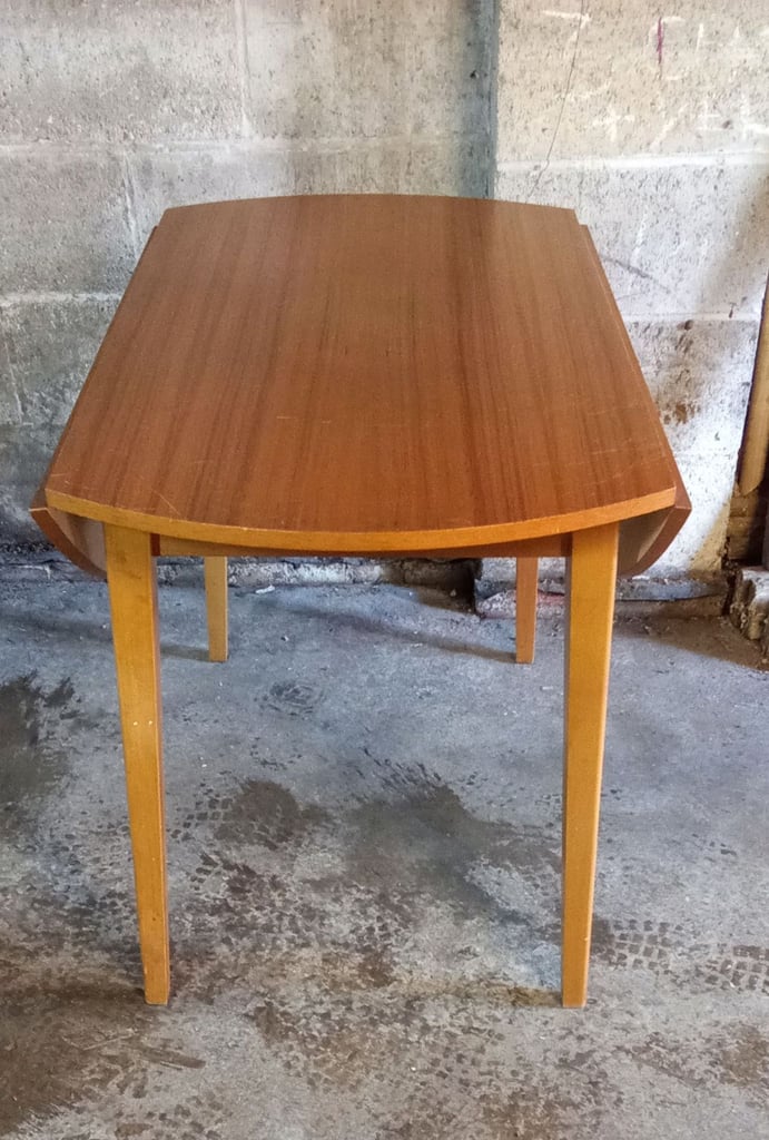 Drop leaf table 