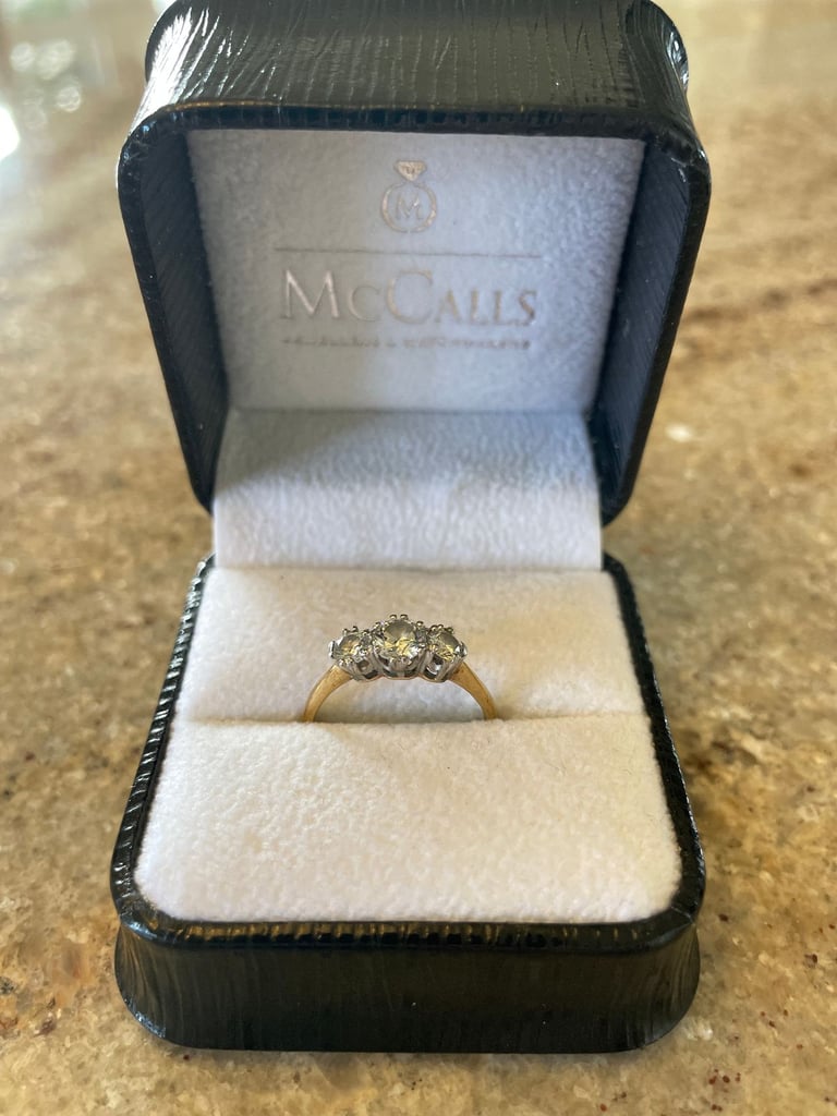 image for 3 stone 0.9ct traditional engagement ring (real diamonds GIA Approved comes with documents)