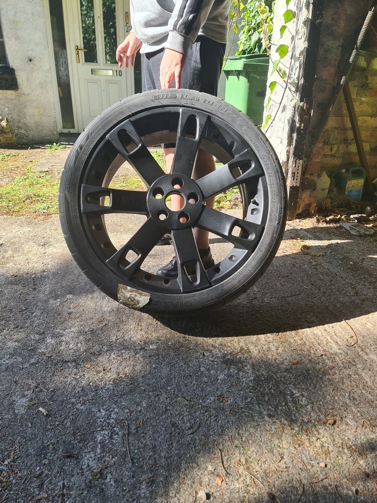 22 inch alloys with tyres