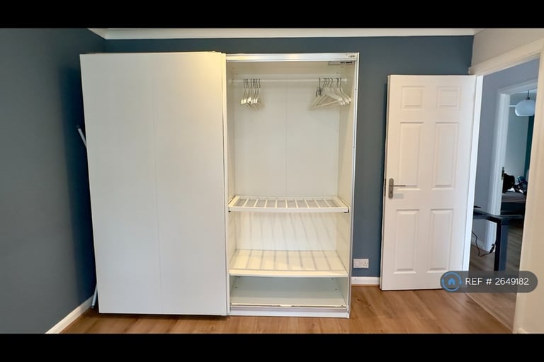 2 bedroom flat in Eastern Avenue, Ilford, IG2 (2 bed) (#2649182)