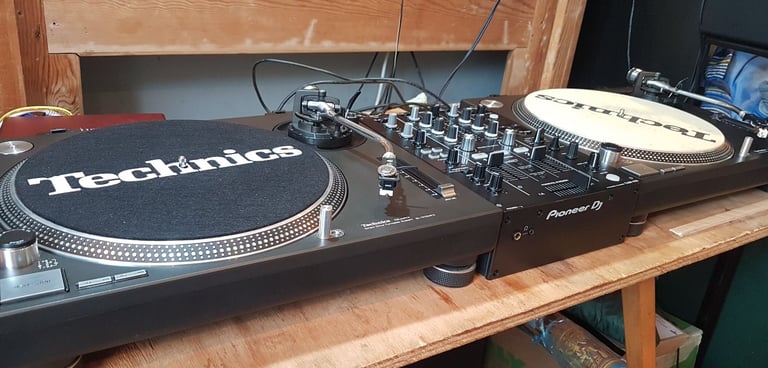 Technics SL 1210 MK2 (PAIR) Pioneer 450 mixer
