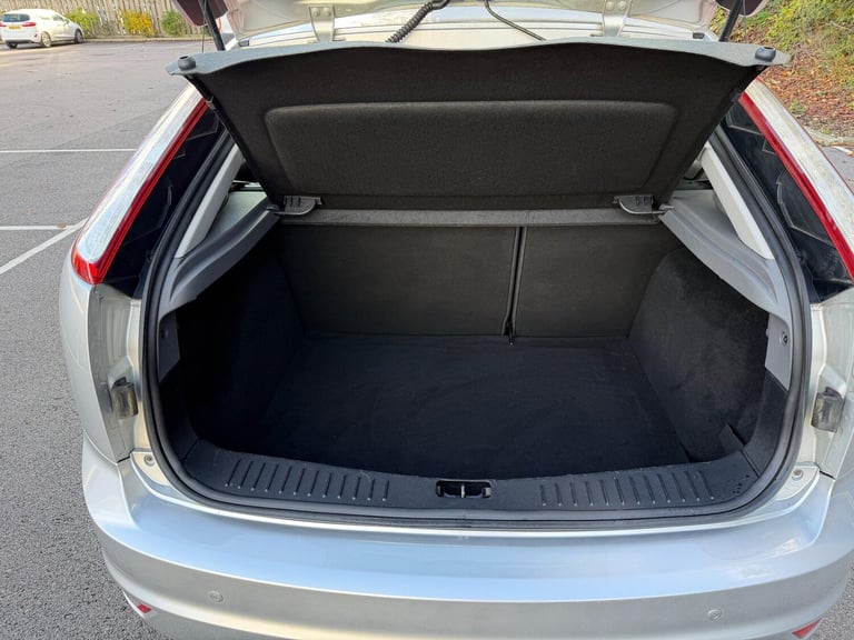 2010 Ford Focus 2.0 Titanium 5dr HATCHBACK PETROL Manual
