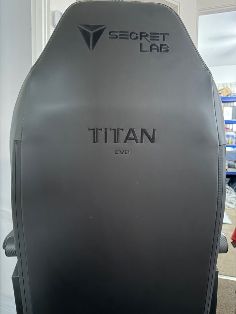 Secretlab TITAN Evo 2022 Gaming Chair – £180 (price slightly negotiable)