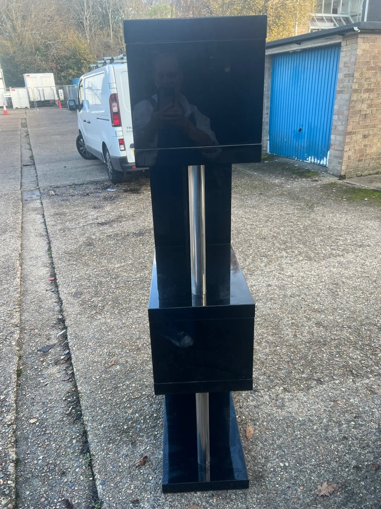 Freestanding tall Black Hi-Gloss Shelf unit