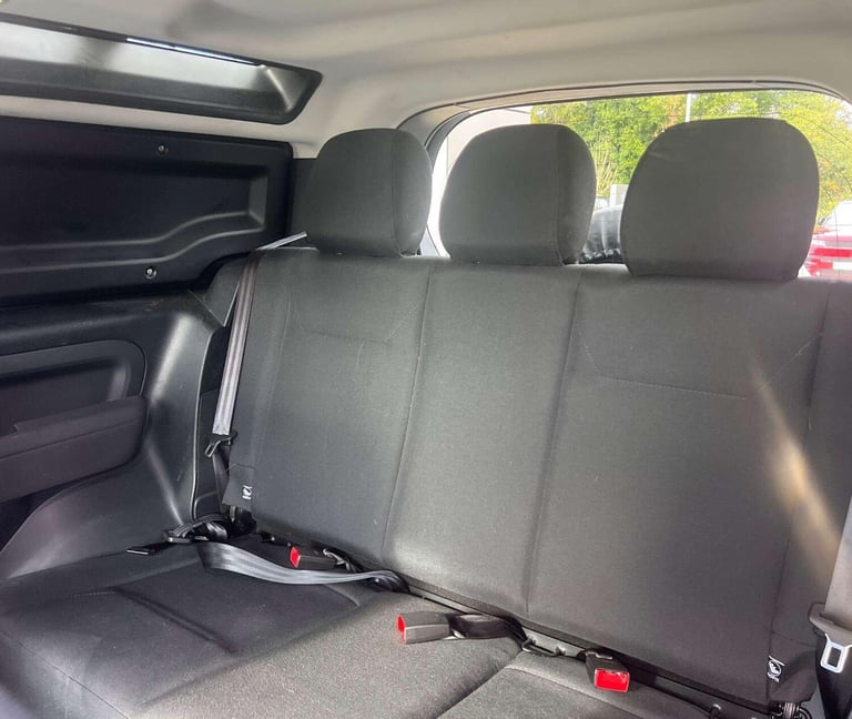  Land Rover Defender 90 3.0 D250 MHEV Hard Top SUV Auto 4WD SWB Euro 6 (s/s) 3dr Diesel Automatic