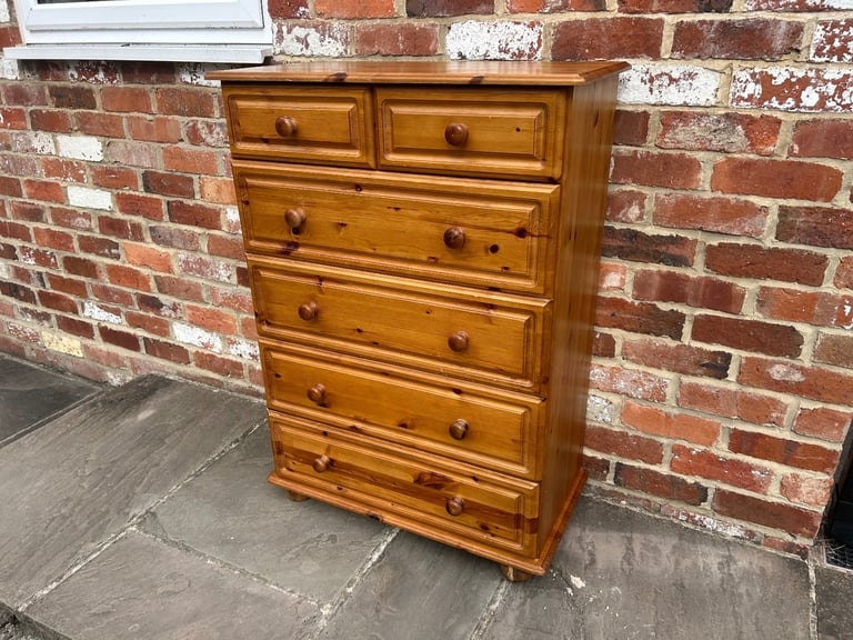 Solid Pine Chest of Drawers - Great Condition 