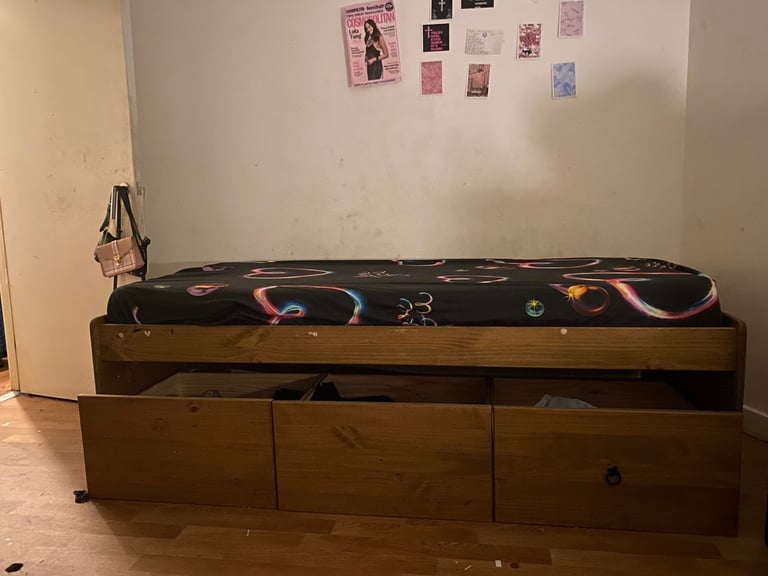 Oak wood single bed