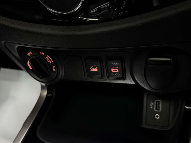 2020 Nissan Navara 2.3 dCi N-Guard Auto 4WD Euro 6 4dr Pickup Diesel Automatic