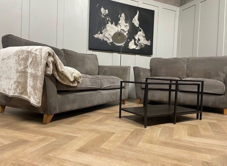 image for Immaculate 3+2 seater sofa from Oak Furniture Land FREE SAME/NEXT DAY DELIVERY
