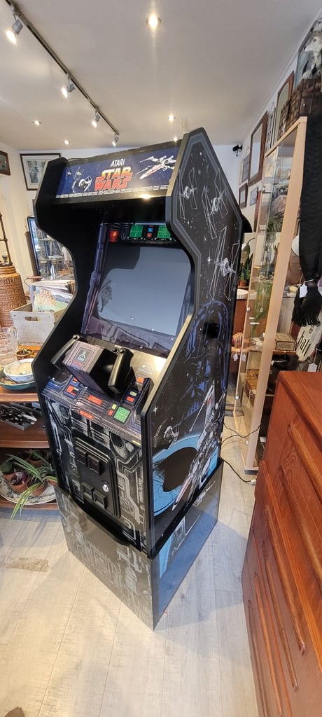 Vintage starwars Arcade machine atari