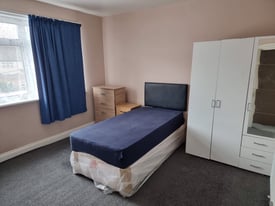 Spacious double room for a full time working person single occupancy 