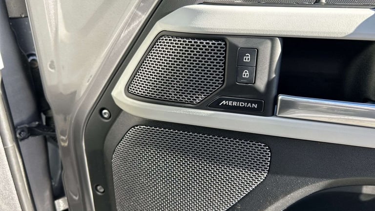 2024 Land Rover Defender 3.0 D300 X-Dynamic HSE 90 3dr Auto ESTATE DIESEL Automatic