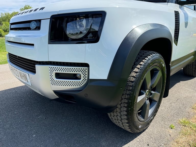 2023 Land Rover Defender 90 3.0 D250 MHEV Hard Top Fuji White - 14,825 Miles 