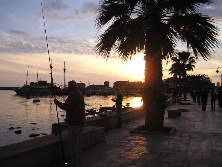 PAPHOS SELF-CATERING POOLSIDE VILLA APARTMENT TO RENT FOR HOLIDAYS IN CYPRUS LONG-TERM WINTER LETS