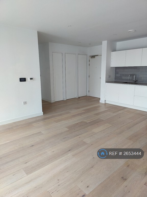 2 bedroom flat in Nautical Drive, London, E16 (2 bed) (#2653444)