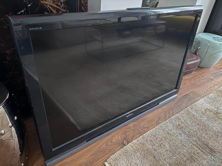 Sony Bravia TV - Free to good home (No cables or remote)