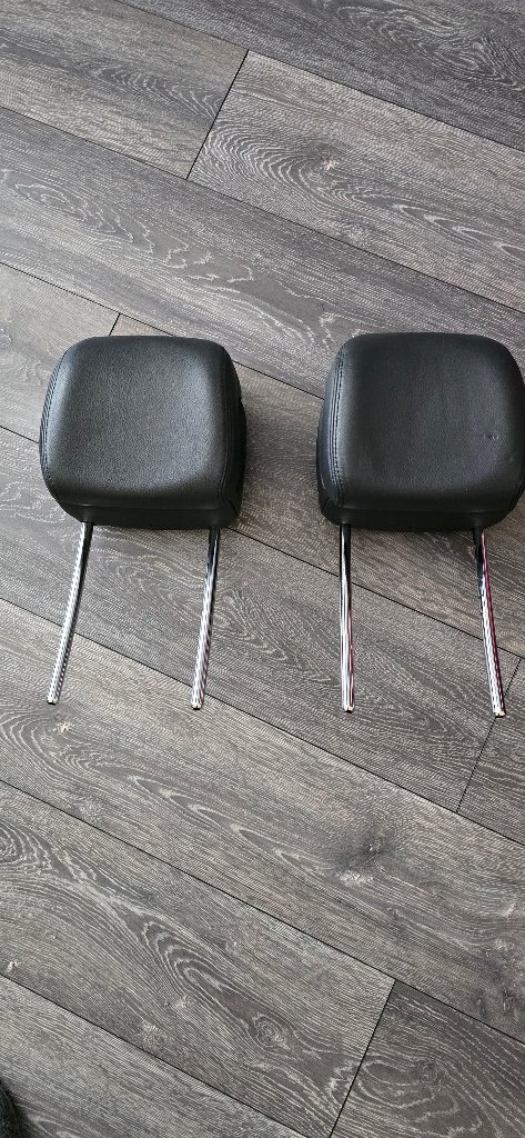 Peugeot 3008 Headrests, tow bar and boot tidy net