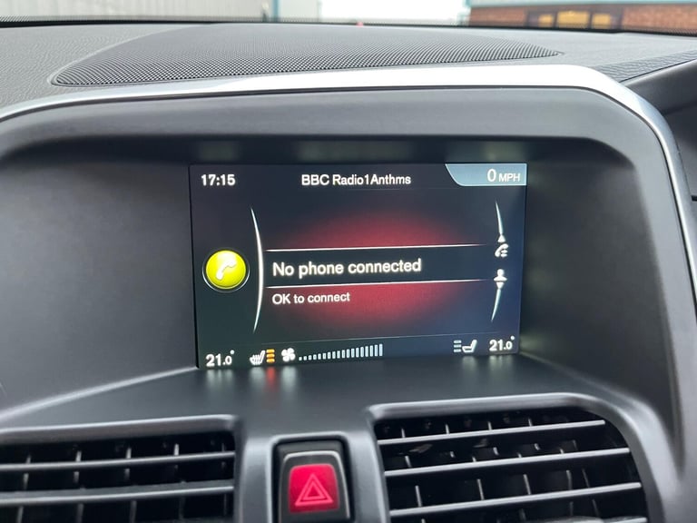 VOLVO XC60 2.0 R-Design Lux D4 (181hp) Silver Auto Diesel 2015