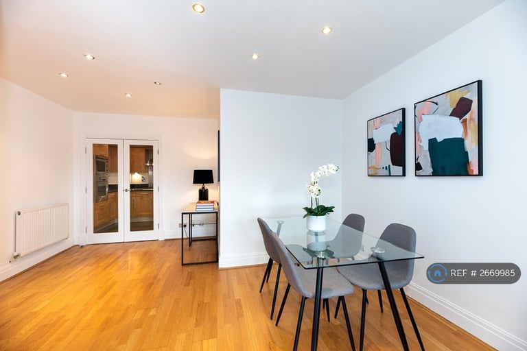 2 bedroom flat in Warren House, London, W14 (2 bed) (#2669985)