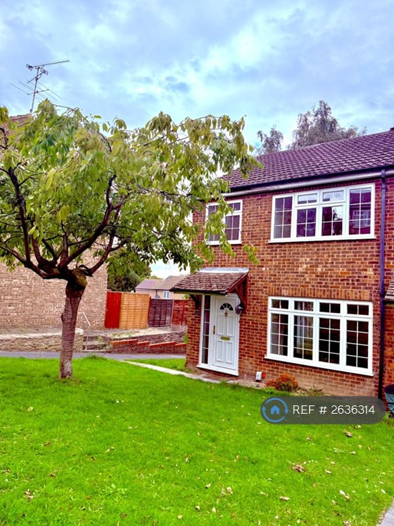 image for 3 bedroom house in Conway Close, Frimley, Camberley, GU16 (3 bed) (#2636314)