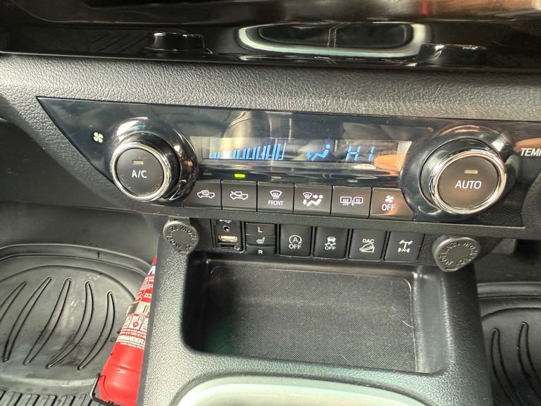 2019 Toyota Hilux 2.4 HI-Luxury Invincible D-4D 4WD Double Cab 4WD 5dr Pickup Diesel Manual