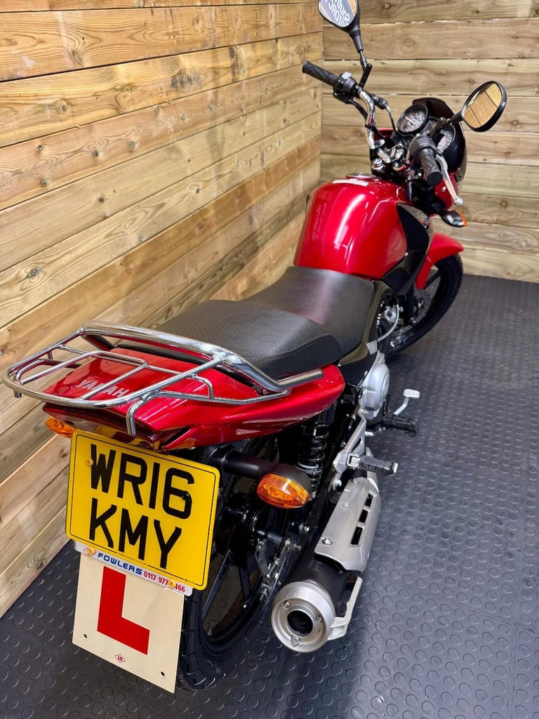 Yamaha YBR125 YBR 125 / 2016 model / JUST 832 MILES!