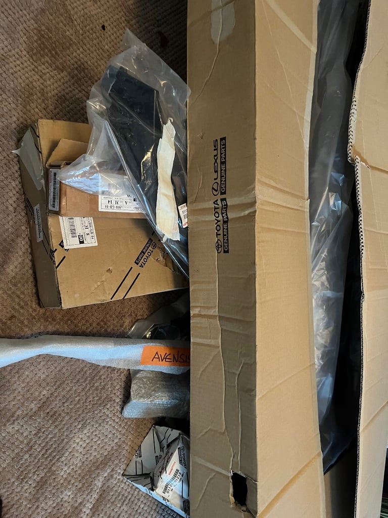 Job lot of genuine new Toyota Lexus car parts Lot 3