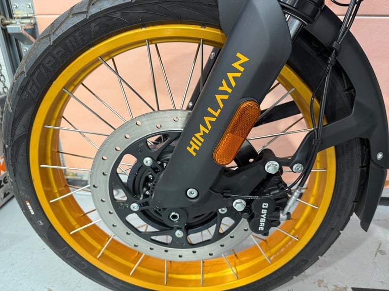 Royal Enfield HIMALAYAN 452