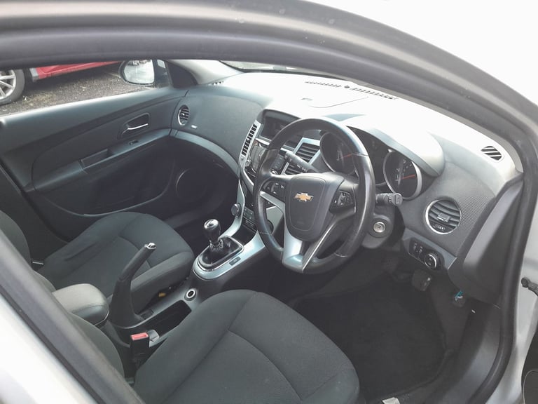 Chevrolet, CRUZE, Hatchback, 2013, Manual, 1598 (cc), 5 doors