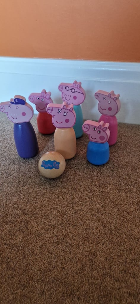 PEPPA PIG WOODEN CHARACTER SKITTLES. EXCELLENT CONDITION.