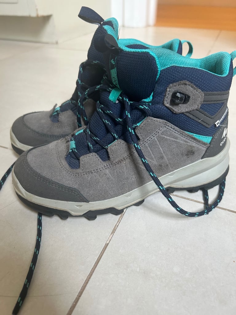 Kids hiking boots 