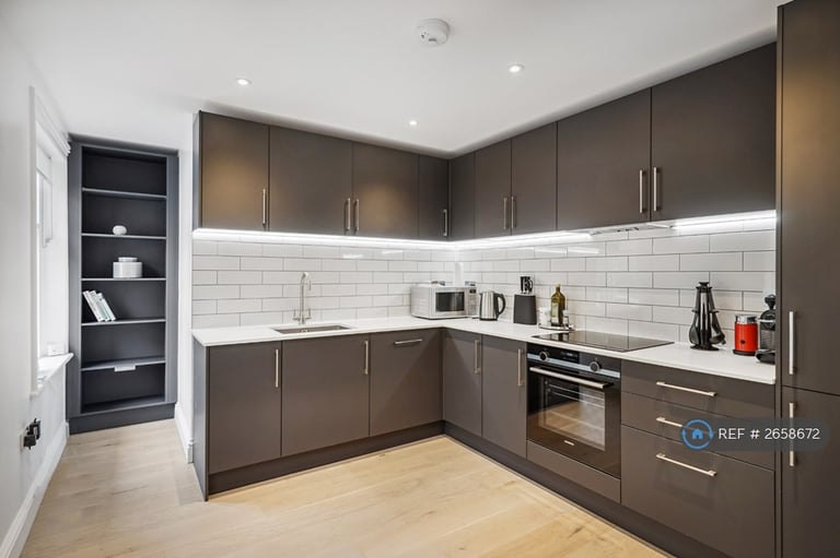 2 bedroom flat in Kings Road, London, SW3 (2 bed) (#2658672)