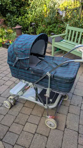 Silver cross vintage wayfarer pram carrycot in Ashton-under