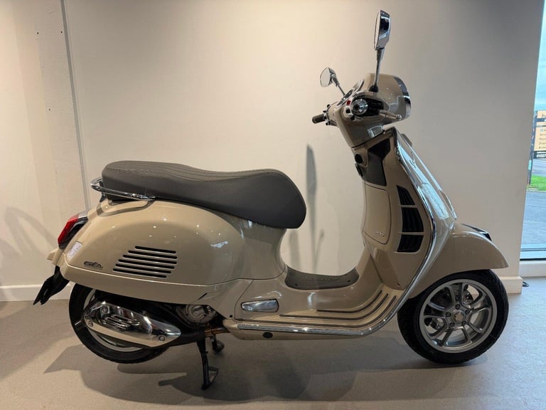 2024 VESPA GTS 300 HPE, '24 Plate with 967 miles