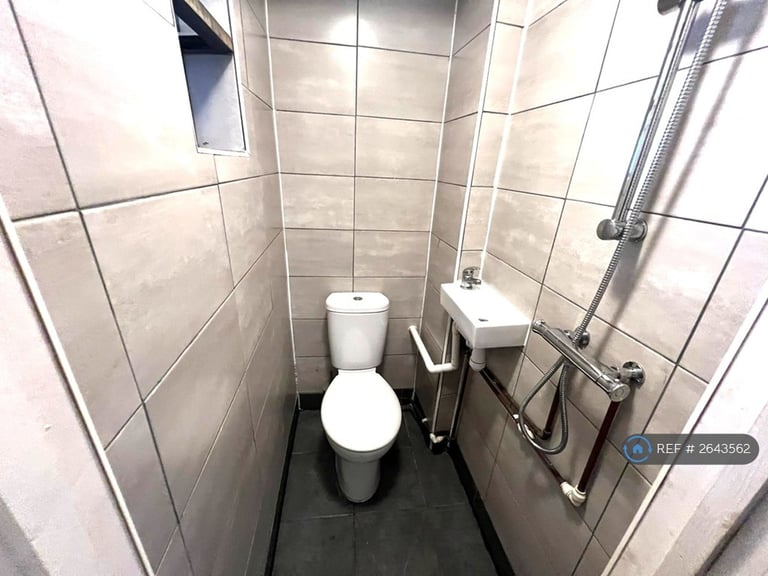 4 bedroom house in Newington Road, Northampton, NN2 (4 bed) (#2643562)