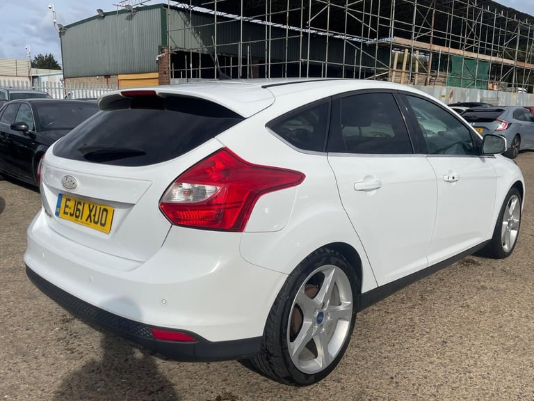 2011 Ford Focus 1.6 Titanium Euro 5 5dr HATCHBACK Petrol Manual