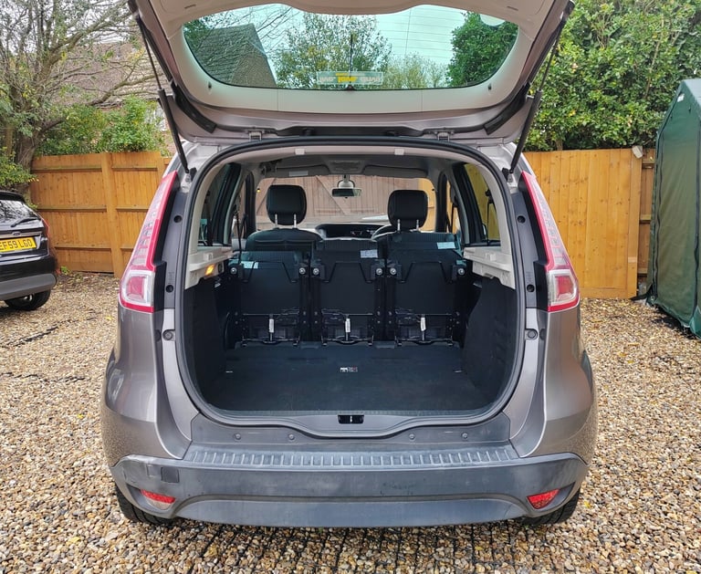 Renault Scenic 1.5DCi diesel, Long MOT, Service History, Lady owner since 2012