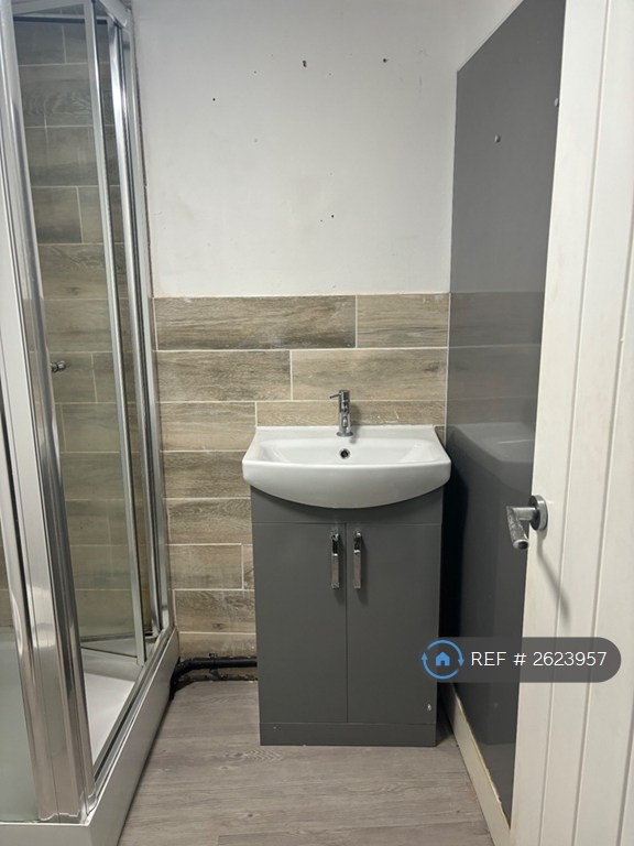 1 bedroom flat in Cross Street, Accrington, BB5 (1 bed) (#2623957)