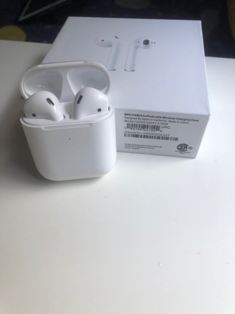 Apple AirPods (2nd generation) with wireless charging case - £35 barely used!