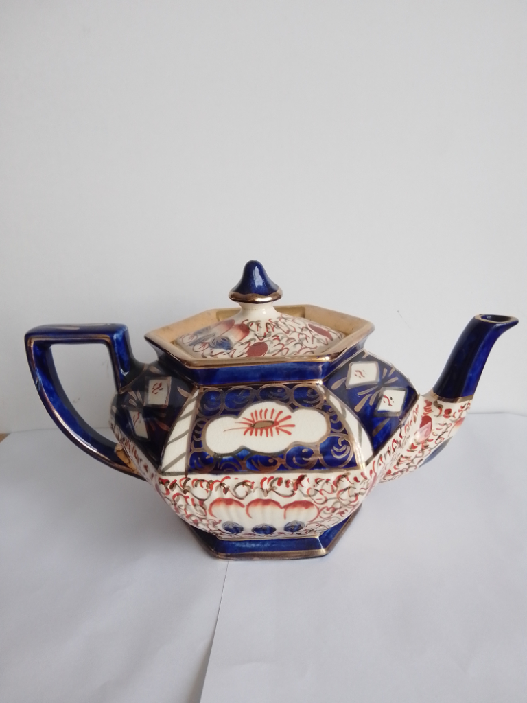 Arthur Wood IMARI Teapot and Hot Water Jug. Teapot good shape. Jug has unusual self levelling lid