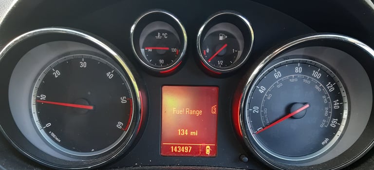 Vauxhall, INSIGNIA, Hatchback, 2010, Manual, 1956 (cc),5 doors - Image 2