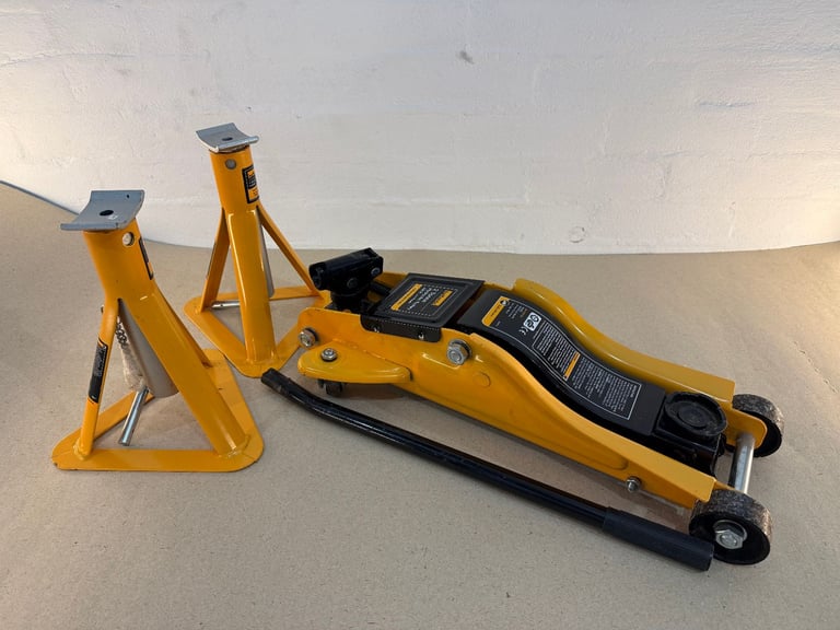 Low profile trolley jack and axle stands 2 tonne
