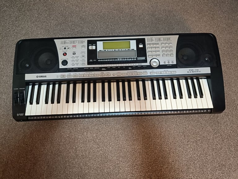 Yamaha PSR 740 arranger keyboard