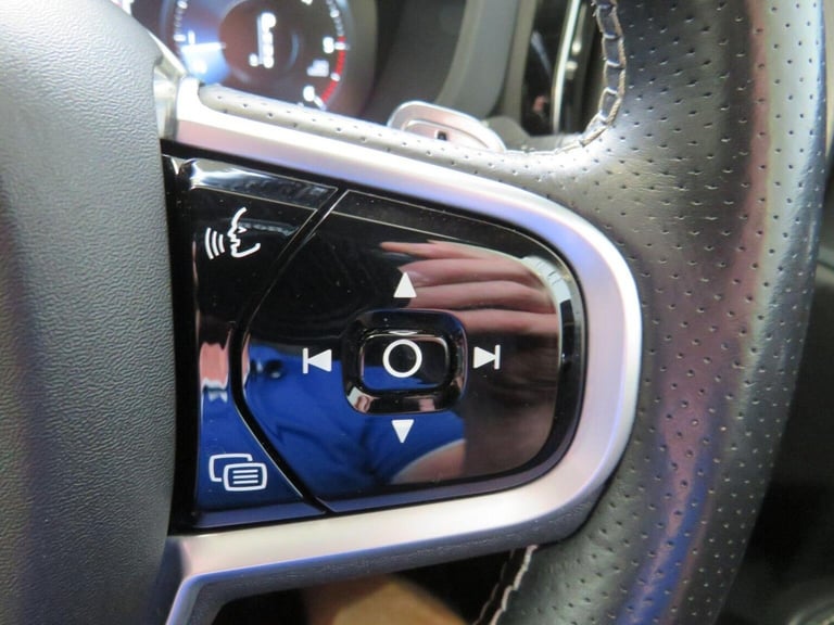 VOLVO XC60 2.0 D4 R-Design Auto AWD Euro 6 (s/s) 5dr Silver Auto Diesel 2018