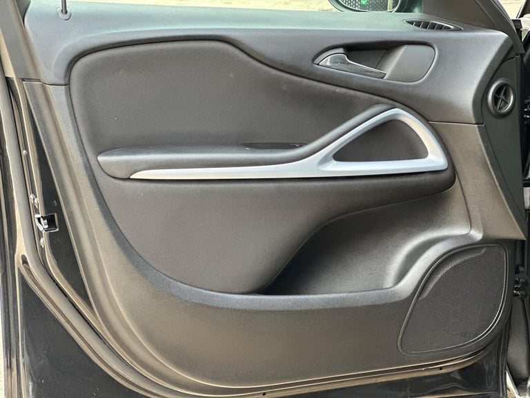 2013 Vauxhall Zafira Tourer 1.8 16V Exclusiv Euro 5 5dr Petrol