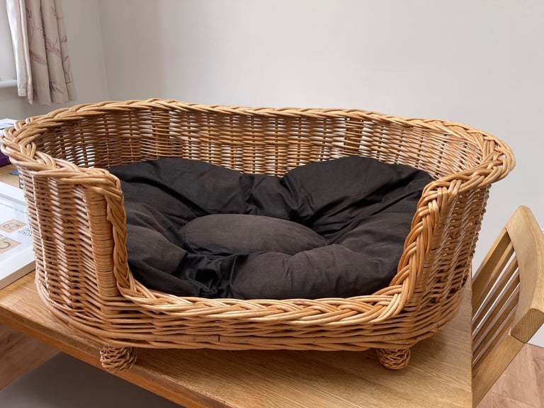 Prestige wicker dog bed medium