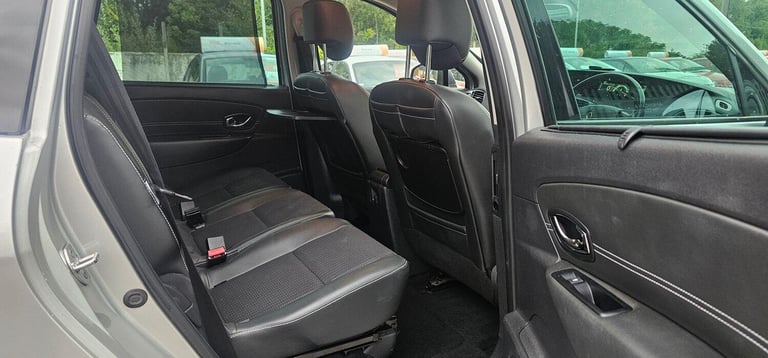 RENAULT SCENIC 1.6 Dynamique TomTom 1.6 110 2015