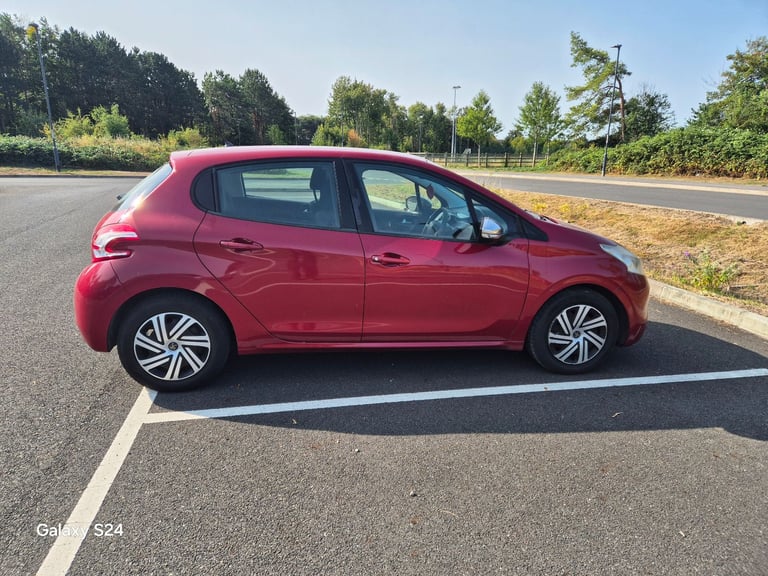 Peugeot, 208, Hatchback, 2012, Manual, 1199 (cc), 5 doors