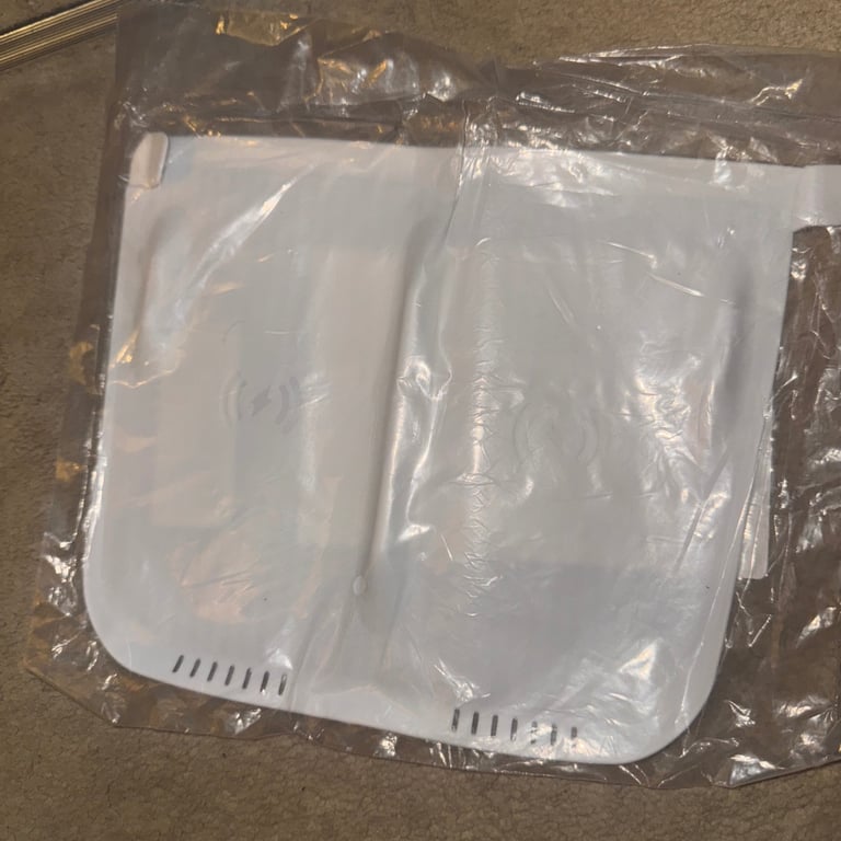 Tesla model Y/3 central arm rest , charger cover and rear view mirror rim in white - brand new 